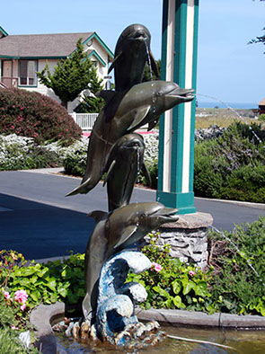 photo of the Dolphin sculpture outside the entrance to Emerald Dolphin Inn.