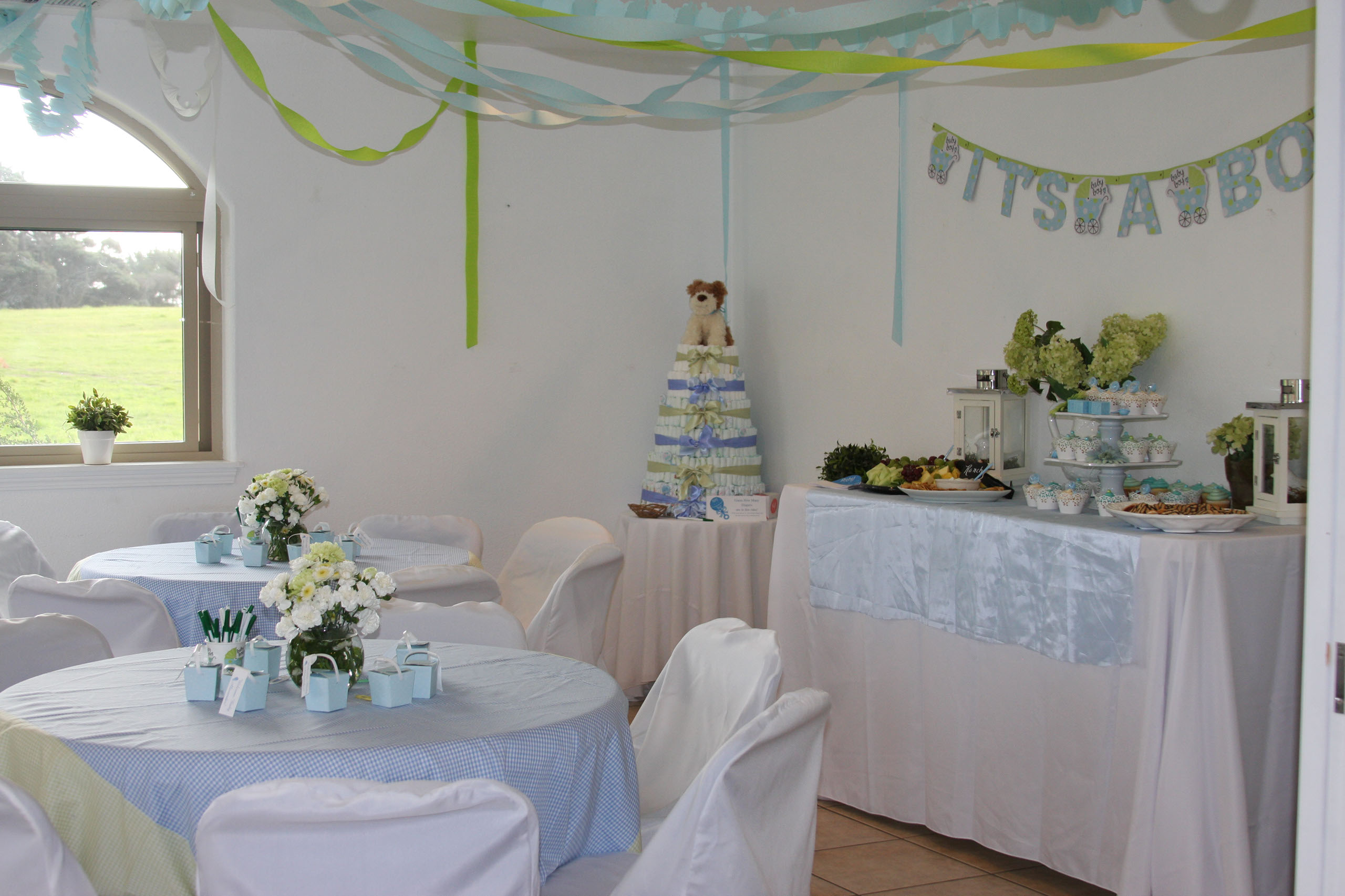 Photo showing a themed party with black, pink and white colors.